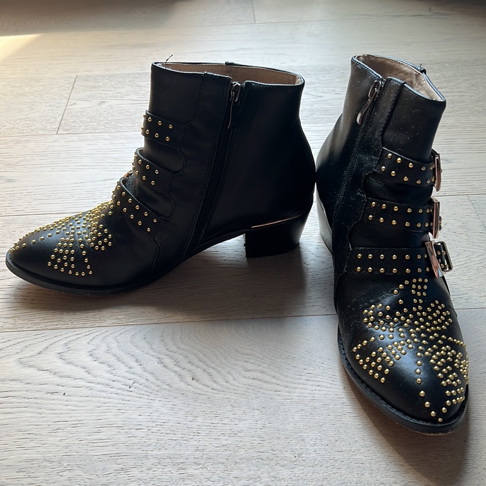 Black with gold buckle details boots - Picture 3 of 6